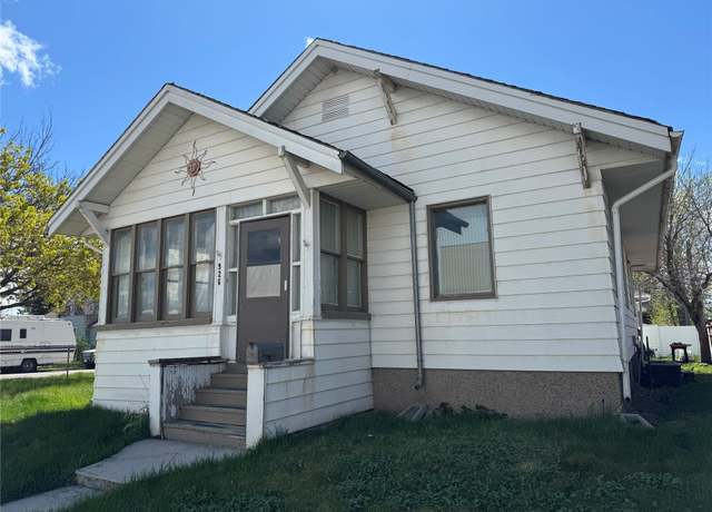 Property at 926 8th Ave N, Great Falls, MT 59401, 3 beds, 1.5 baths