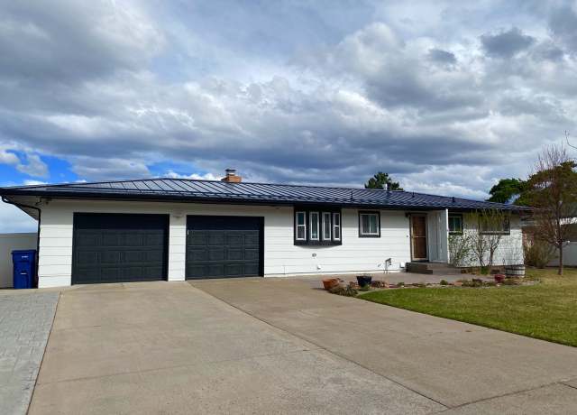 Property at 1405 2nd West Hill Dr, Great Falls, MT 59404, 4 beds, 2 baths