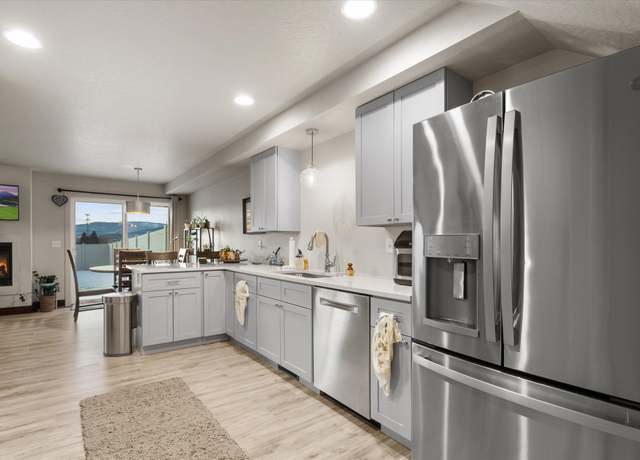 Property at 795 Lake Francis Dr, Kalispell, MT 59901, 3 beds, 2.5 baths