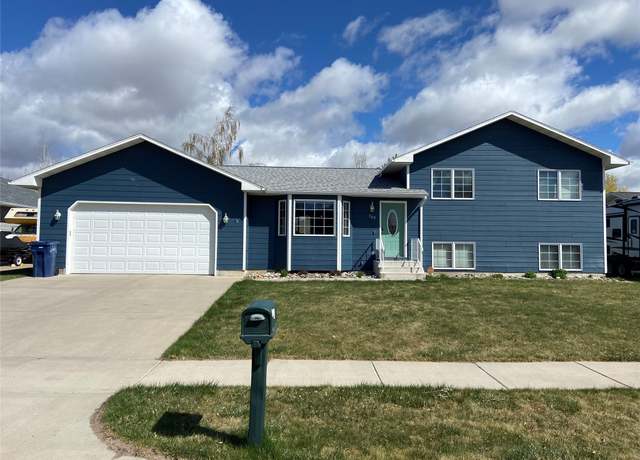 Property at 329 35th Ave NE, Great Falls, MT 59404, 5 beds, 3 baths