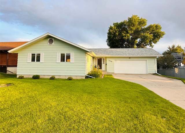 Property at 3528 13th Ave S, Great Falls, MT 59405, 5 beds, 3 baths