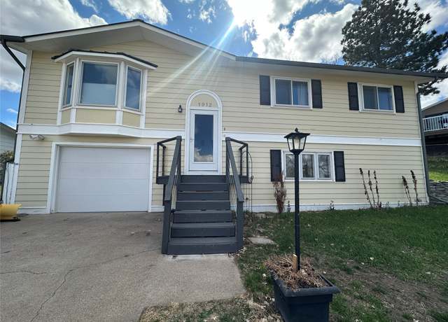 Property at 1912 West Hill Pl, Great Falls, MT 59404, 3 beds, 3 baths