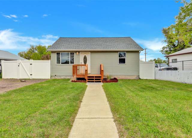 Property at 1721 13th Ave S, Great Falls, MT 59405, 3 beds, 2 baths