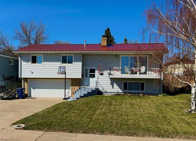 Property at 767 33rd Ave NE, Great Falls, MT 59404, 4 beds, 2 baths