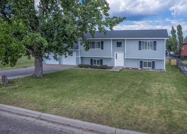 Property at 402 20th Ave W, Polson, MT 59860, 4 beds, 2 baths