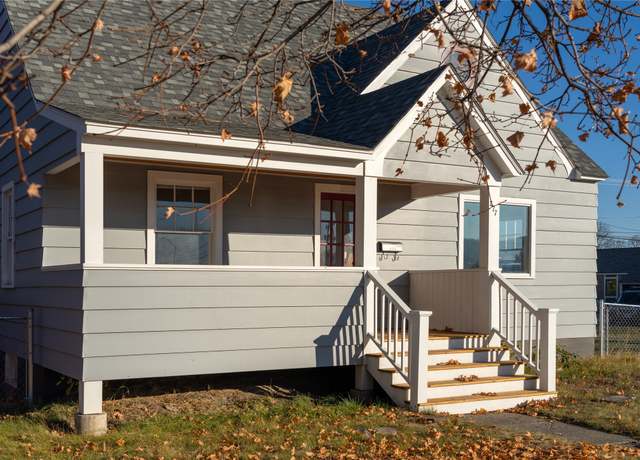 Property at 277 1st Ave, Kalispell, MT 59901, 4 beds, 2 baths