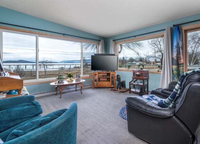 Property at 303 5th Ave W, Polson, MT 59860, 3 beds, 2 baths