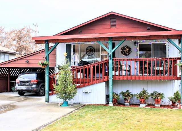 Property at 317 Central Ave, Eureka, MT 59917, 4 beds, 2 baths