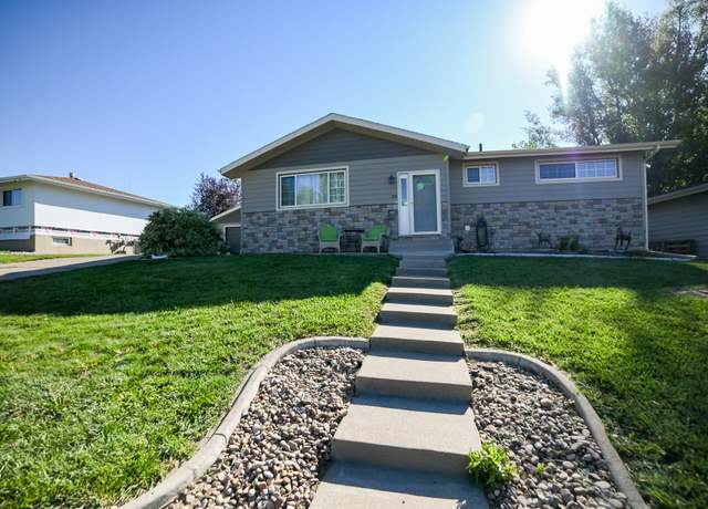 Property at 3201 9th St NE, Great Falls, MT 59404, 5 beds, 2.5 baths