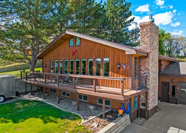 Property at 329 28th Ave NW, Great Falls, MT 59404, 4 beds, 2.5 baths