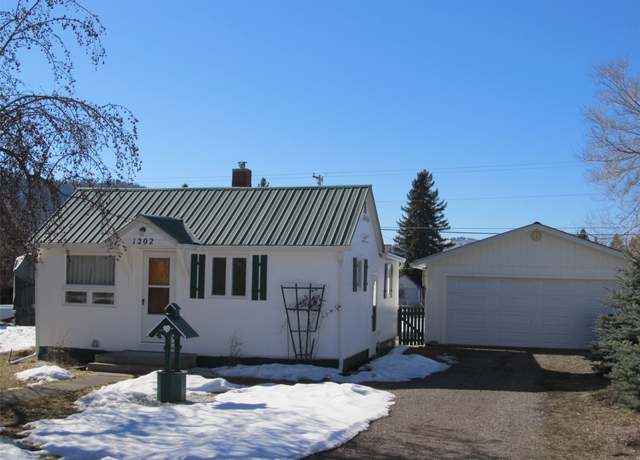 Property at 1202 6th Ave W, Kalispell, MT 59901, 2 beds, 1 bath