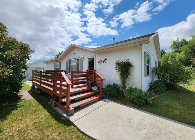 Property at 1208 8th Ave NW, Great Falls, MT 59404, 3 beds, 2.5 baths