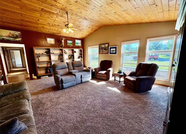 Property at 224 Crestview Dr, Bigfork, MT 59911, 3 beds, 2.5 baths