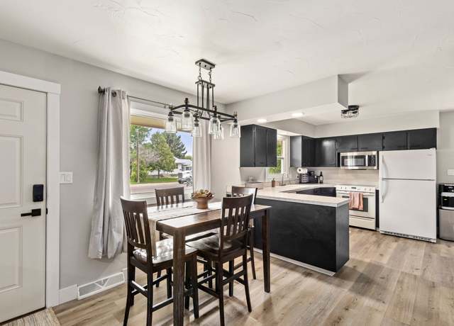 Property at 713 55th St S, Great Falls, MT 59405, 3 beds, 2 baths