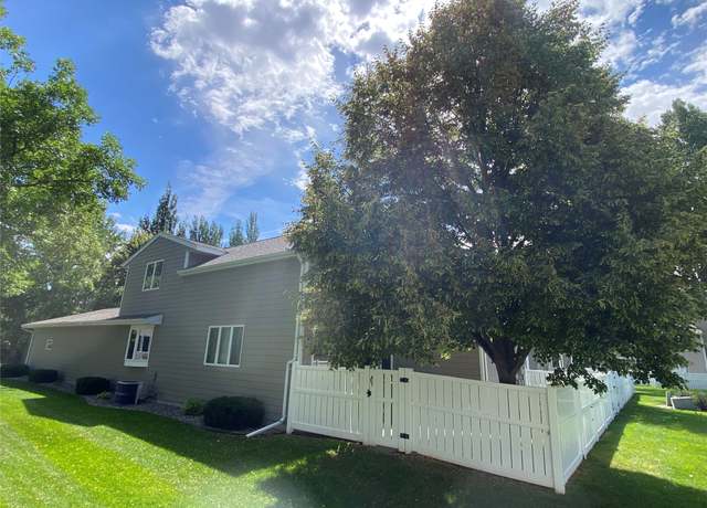 Property at 3100 Meadowood Ln, Great Falls, MT 59404, 3 beds, 2.5 baths