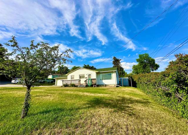 Property at 4 16th Ave S, Great Falls, MT 59405, 5 beds, 2 baths