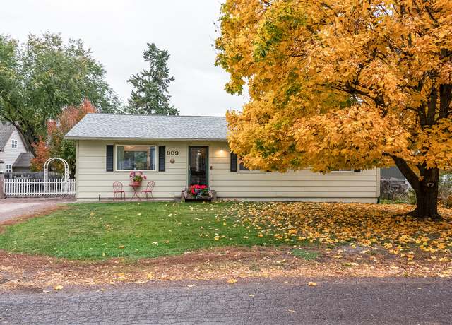 Property at 609 11th Ave E, Polson, MT 59860, 3 beds, 1 bath
