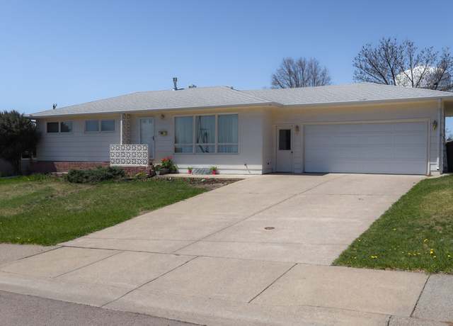 Property at 820 47th St S, Great Falls, MT 59405, 4 beds, 2 baths