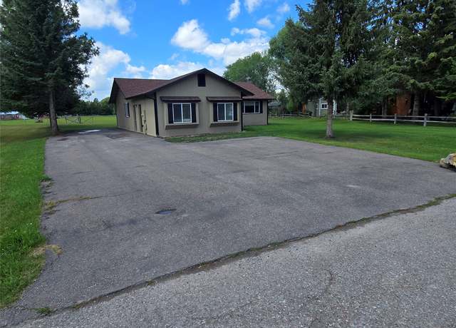 Property at 692 Shadow Ln, Kalispell, MT 59901, 4 beds, 2 baths