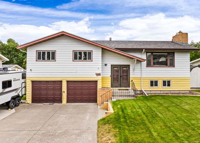 Property at 3204 19th Ave S, Great Falls, MT 59405, 4 beds, 2.5 baths