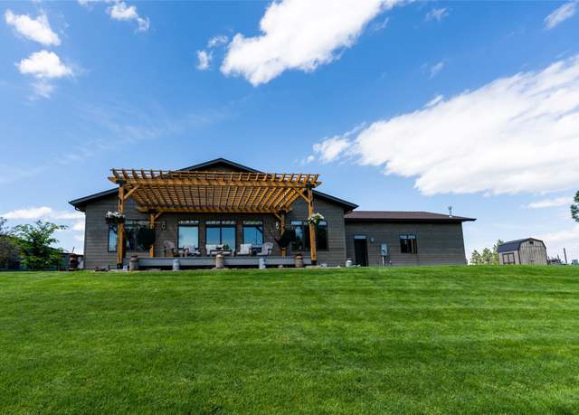Property at 8 Gannon Dr, Great Falls, MT 59404, 3 beds, 2 baths