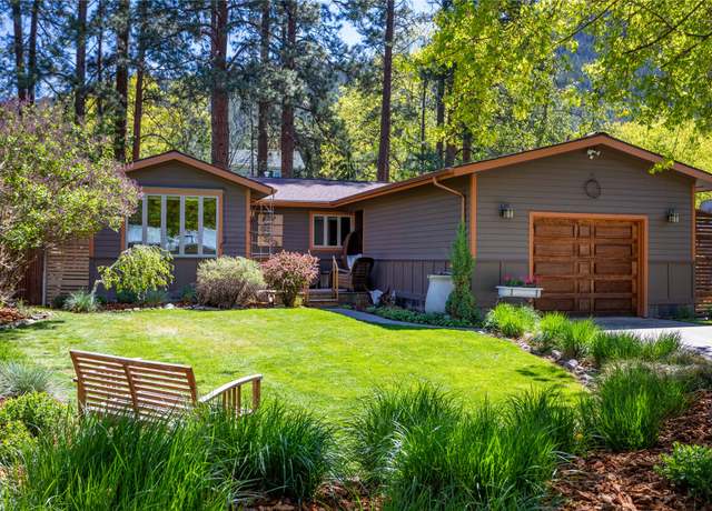 Property at 2406 Raymond Ave, Missoula, MT 59802, 3 beds, 2.5 baths