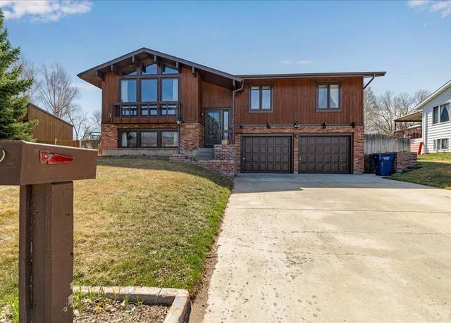 Property at 1032 25th Ave SW, Great Falls, MT 59404, 4 beds, 3 baths
