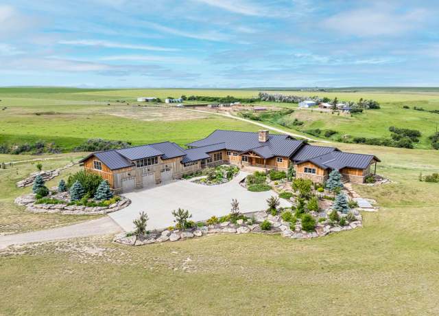 Property at 1018 Eden Rd, Great Falls, MT 59405, 5 beds, 4 baths