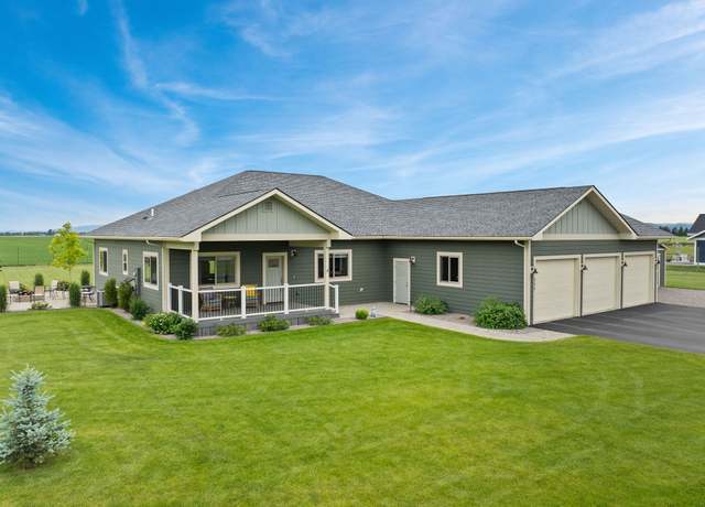 Property at 335 Jefferson St, Kalispell, MT 59901, 3 beds, 2.5 baths