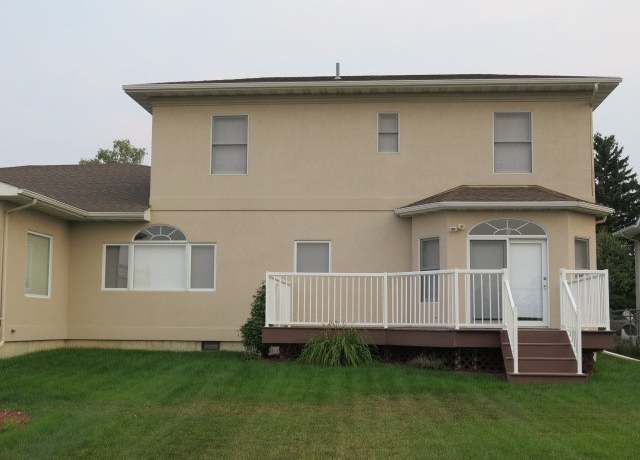 Property at 3221 9th Ave N, Great Falls, MT 59401, 3 beds, 2 baths