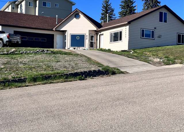 Property at 930 Main St, Shelby, MT 59474, 4 beds, 2 baths