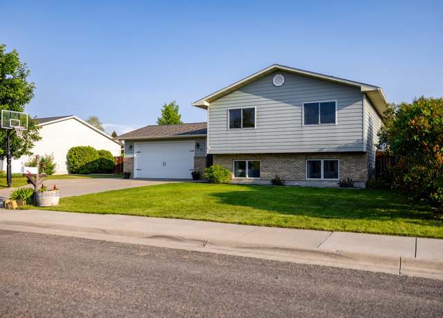 Property at 420 32nd Ave NE, Great Falls, MT 59404, 3 beds, 2 baths