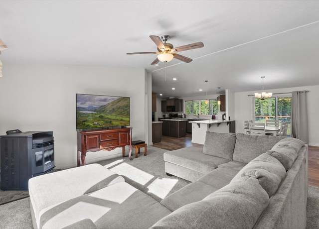 Property at 15 Libby Ln, Thompson Falls, MT 59873, 3 beds, 2 baths