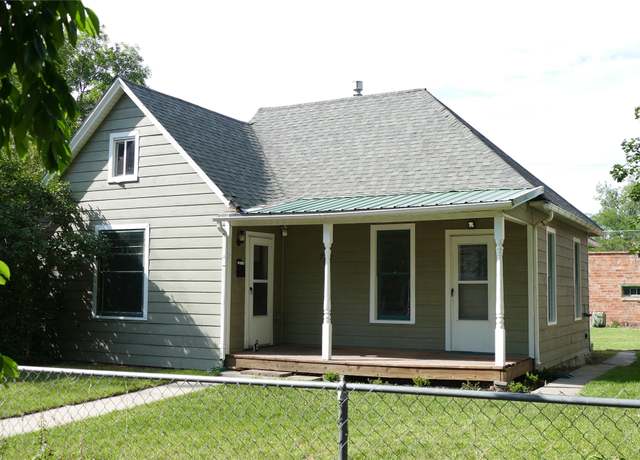 Property at 721 5th Ave S, Great Falls, MT 59405, 3 beds, 2 baths