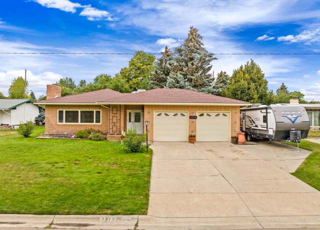 Property at 2212 Beech Dr, Great Falls, MT 59404, 4 beds, 3 baths