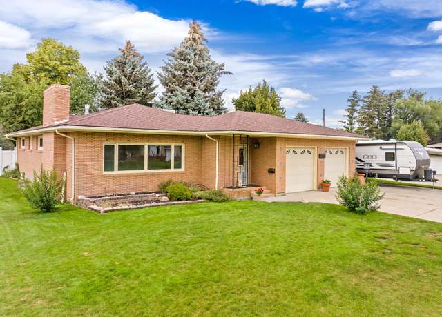 Property at 2212 Beech Dr, Great Falls, MT 59404, 4 beds, 3 baths