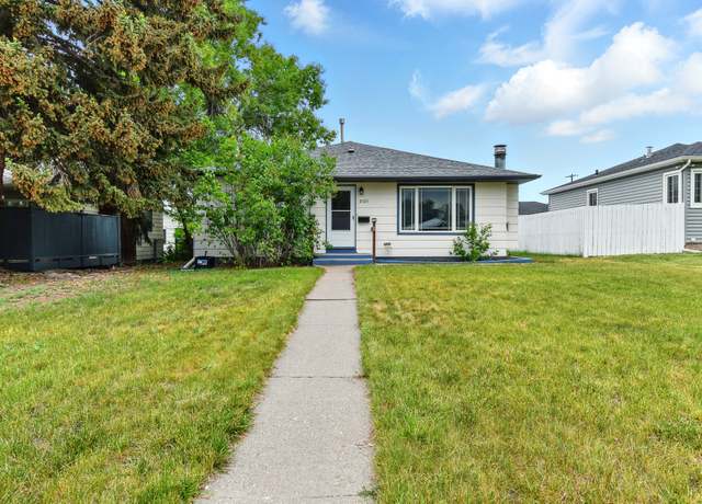Property at 3121 6th Ave S, Great Falls, MT 59405, 4 beds, 3 baths