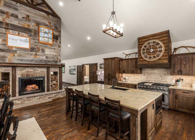 Property at 216 Jade Ln, Kalispell, MT 59901, 6 beds, 2.5 baths