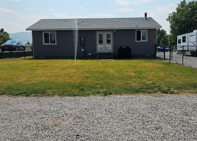 Property at 405 S Cherry St, Townsend, MT 59644, 3 beds, 1 bath