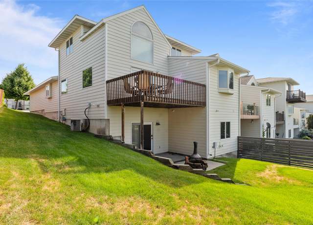 Property at 320 20th Ave S, Great Falls, MT 59405, 4 beds, 4 baths