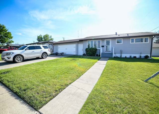 Property at 2913 9th St NE, Great Falls, MT 59404, 4 beds, 1 bath