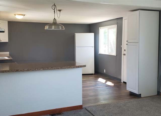 Property at 1805 Joslyn St, Helena, MT 59601, 3 beds, 1 bath