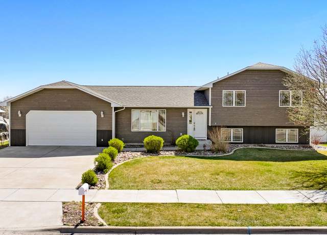 Property at 208 38th Ave NE, Great Falls, MT 59404, 4 beds, 3 baths