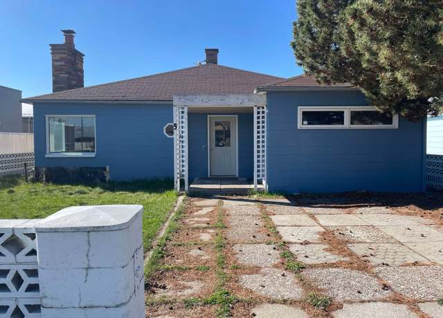 Property at 5 7th Ave W, Polson, MT 59860, 4 beds, 1 bath
