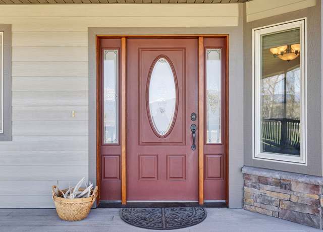 Property at 817 Ponderosa Dr, Hamilton, MT 59840, 6 beds, 3.5 baths
