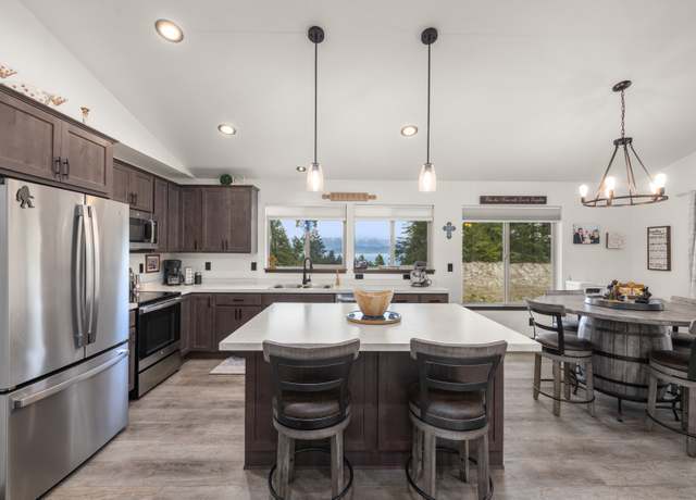 Property at 286 Lakeview Dr, Lakeside, MT 59922, 3 beds, 2 baths