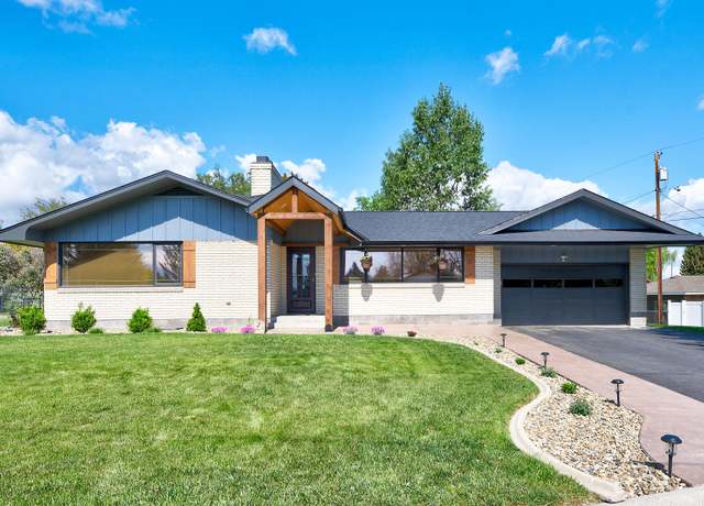 Property at 2 N Oregon St, Helena, MT 59601, 4 beds, 3 baths