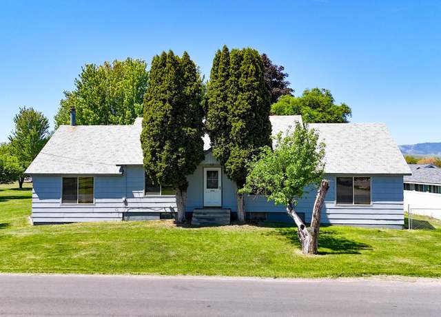 Property at 906 11th St E, Polson, MT 59860, 3 beds, 2 baths