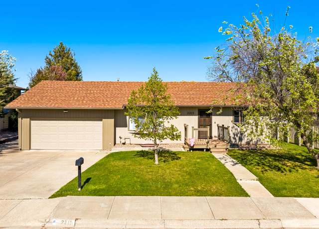Property at 2215 13th St SW, Great Falls, MT 59404, 6 beds, 3 baths