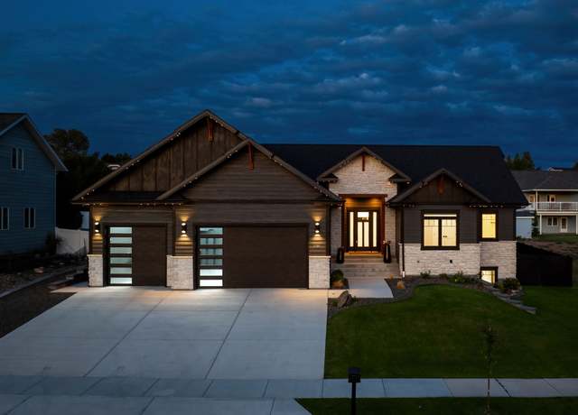 Property at 1709 38th St S, Great Falls, MT 59405, 5 beds, 3.5 baths